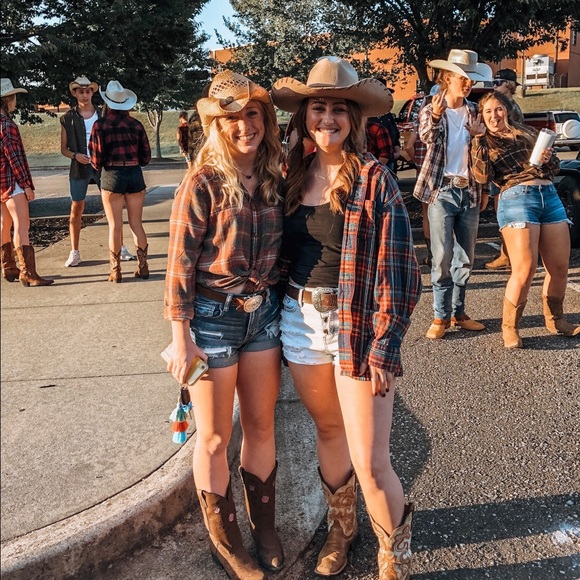 Meet your Posher, Allison - Picture 1 of 1